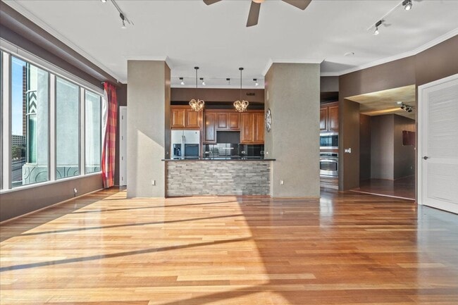 Building Photo - 360 E Desert Inn Rd