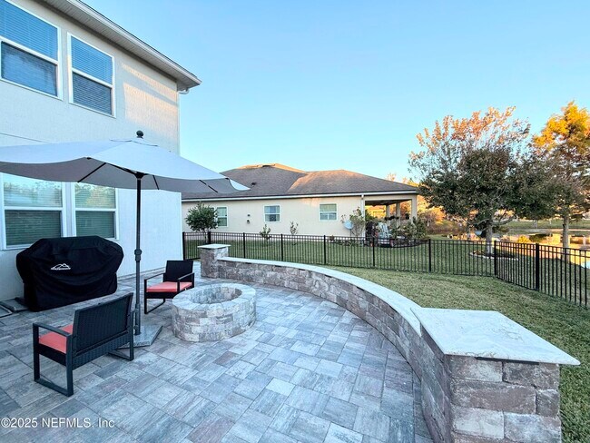 Building Photo - 102 Ann Scott Dr