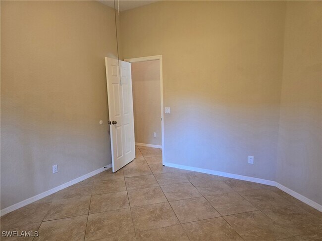 Building Photo - 2063 Imperial Cir