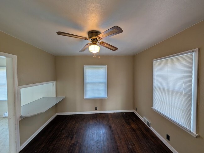 Building Photo - 3-Bedroom, 1-Bathroom Home – $1,250/Month | Accepting Section 8