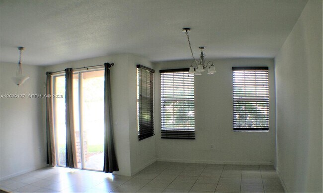 Building Photo - 202 Las Brisas Cir