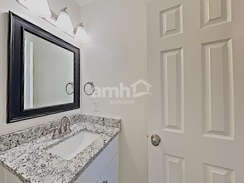 Building Photo - 3429 White Pine Dr