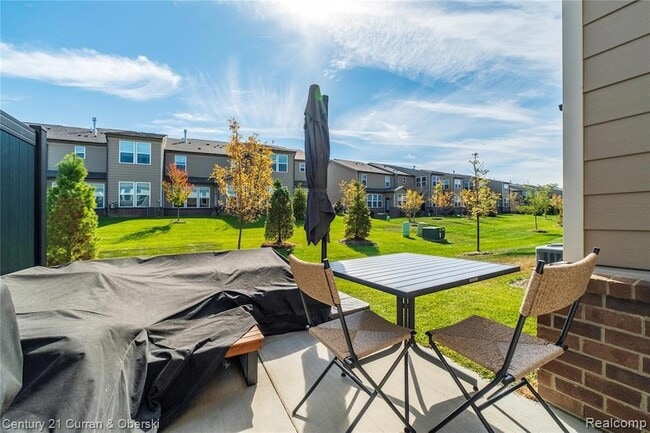 Building Photo - 2090 Addison Cir