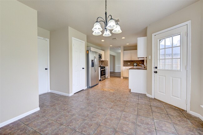 Building Photo - 138 W New Meadows Dr