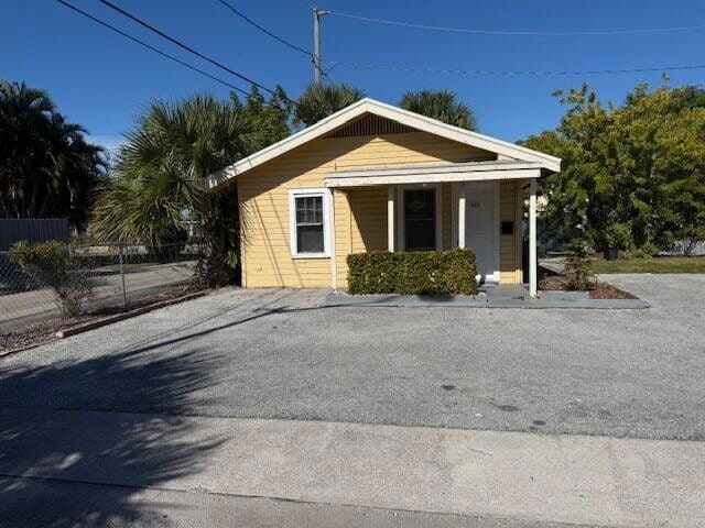 Building Photo - 400 Metcalf Ct