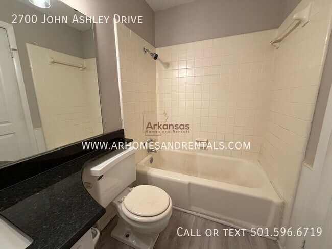 Building Photo - 2700 John Ashley Dr