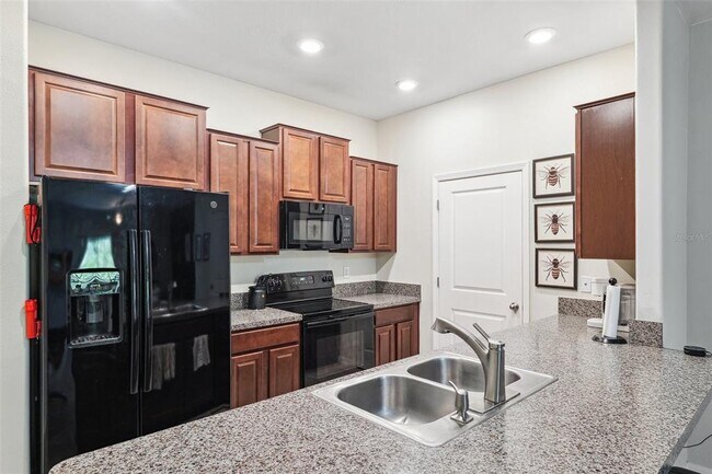 Building Photo - 10687 Lake Montauk Dr