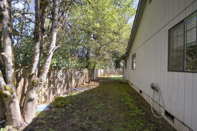 Building Photo - Rent 3 bed property for $2750 per month