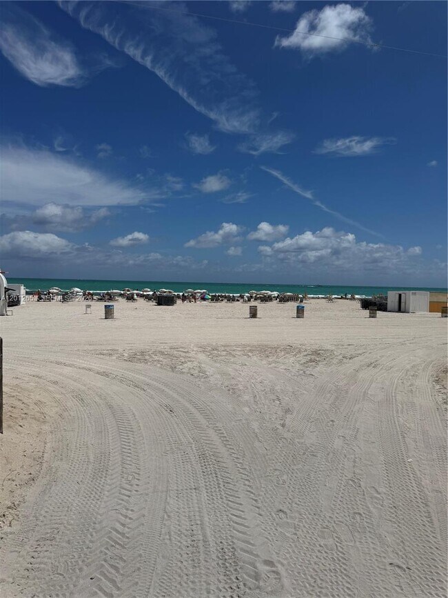 Building Photo - 1460 Ocean Dr