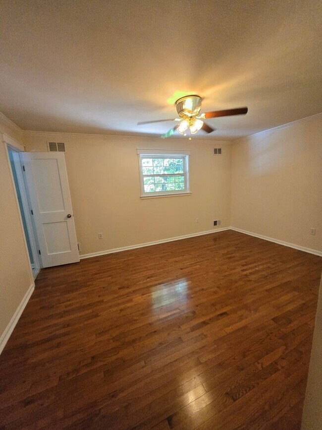Building Photo - Beautiful Big Home in Huntingtown