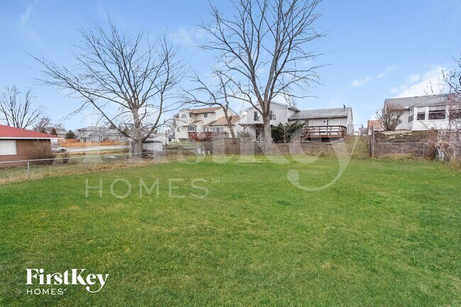 Building Photo - 185 Mulford Dr