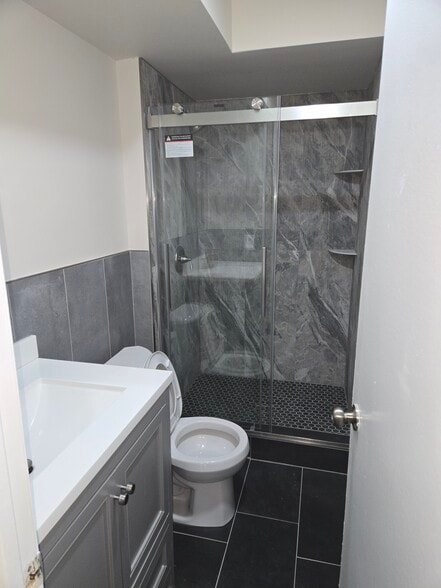 Hall Bathroom - 6 Canterbury Ct