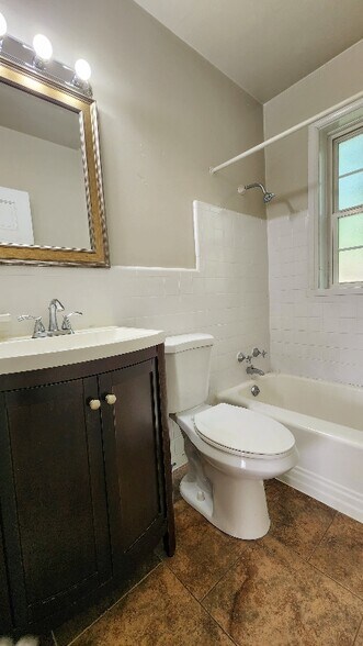 Building Photo - 1014 Sanford Ave