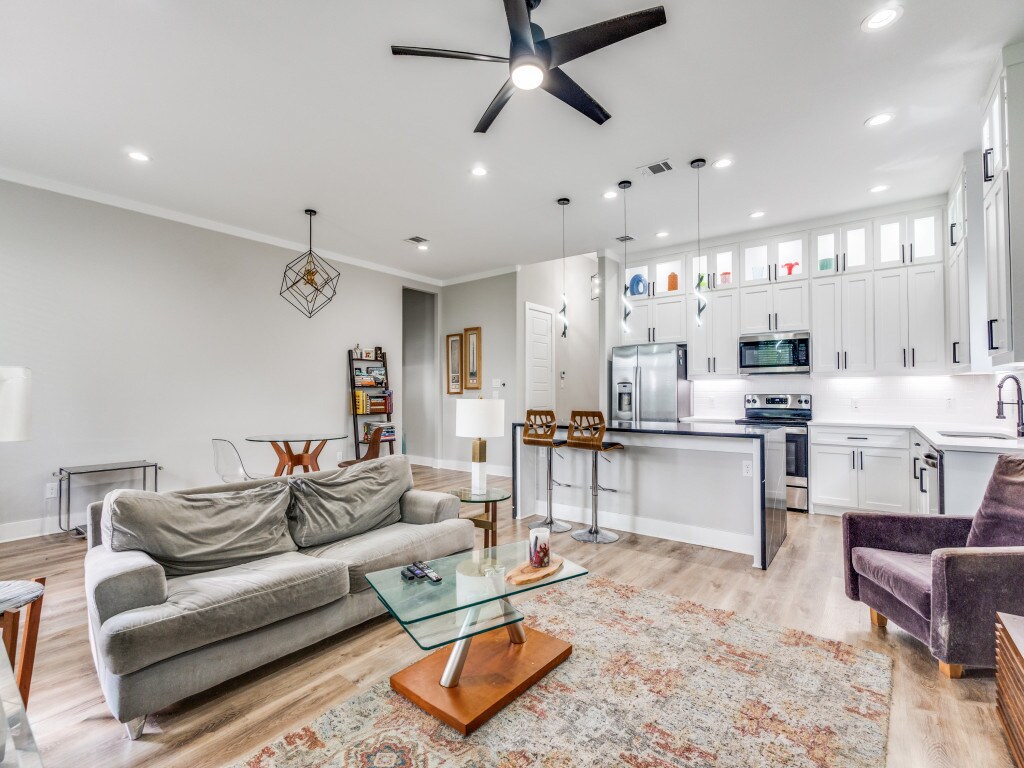 Building Photo - 1322 Strickland St