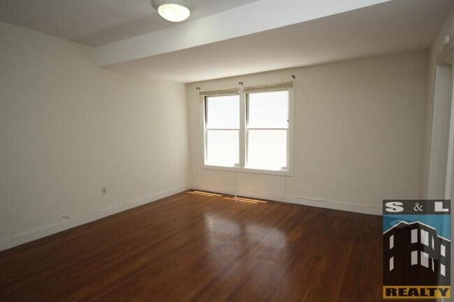 Building Photo - bedroom in San Francisco CA 94115