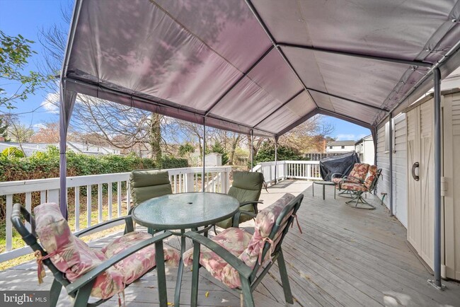 Building Photo - 114 Charles St