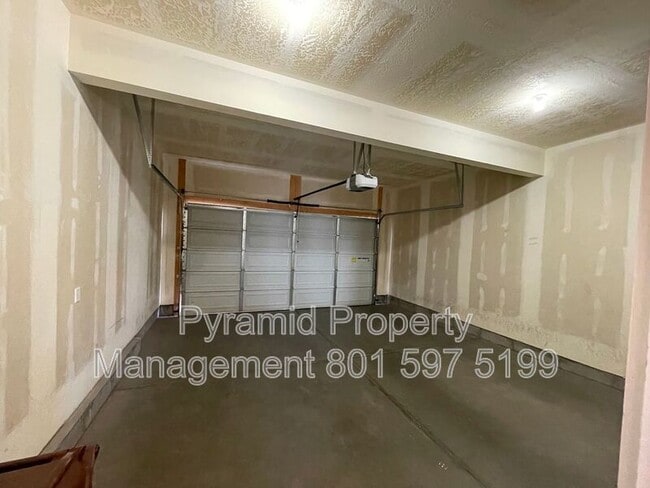 Building Photo - 9257 Ashbourne Dr