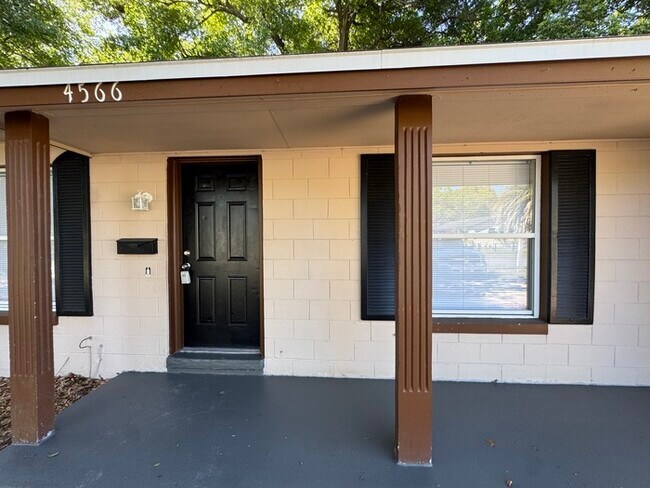 Building Photo - 4566 Chateau Rd