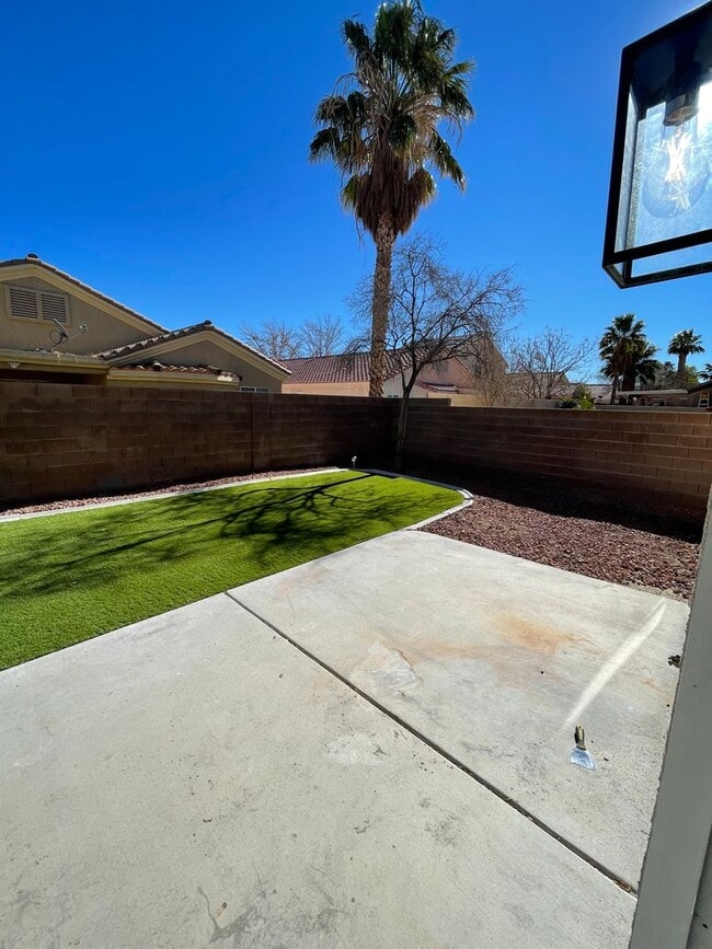 Building Photo - Beautiful 4 bedroom home located in the Shores