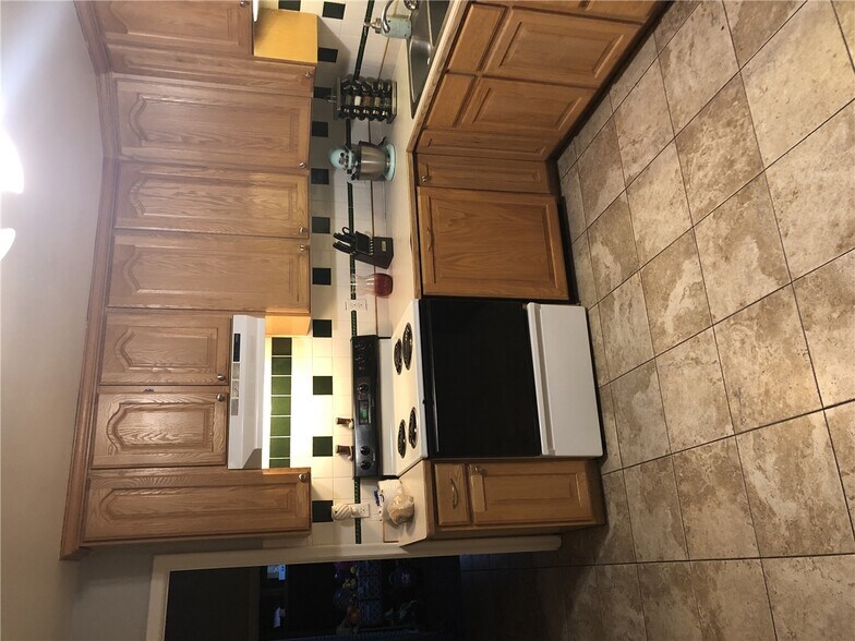 Building Photo - 873 N 600 W