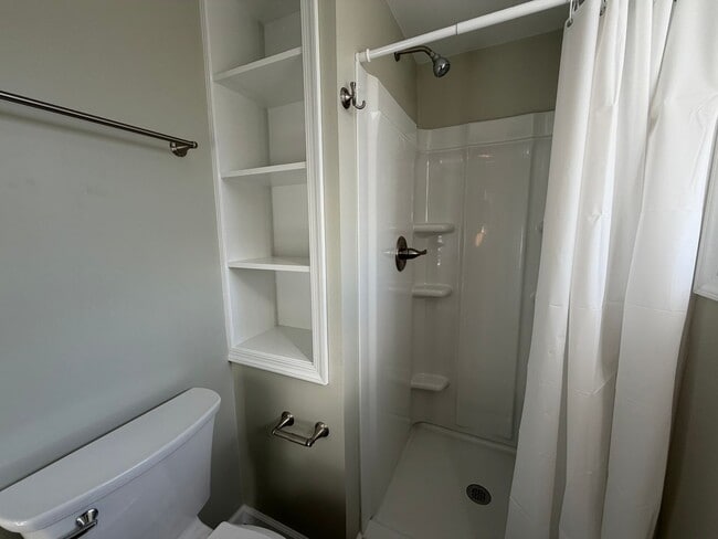 Building Photo - 415 Carrsbrook Dr