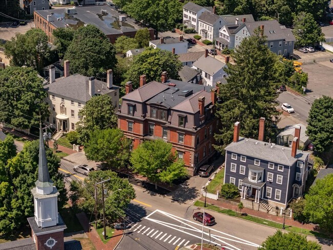 Building Photo - 132 Middle Street