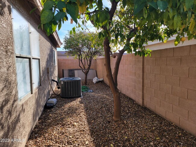 Building Photo - 2259 E Spruce Dr