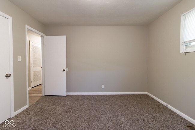 Building Photo - 432 Woodview Dr