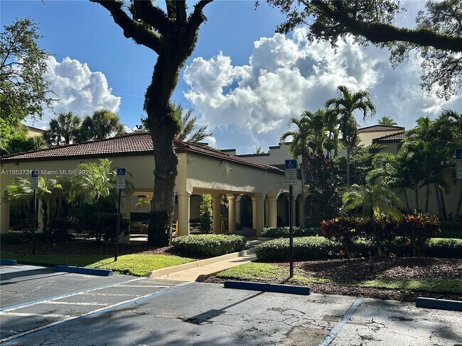 Building Photo - 9410 Live Oak Pl