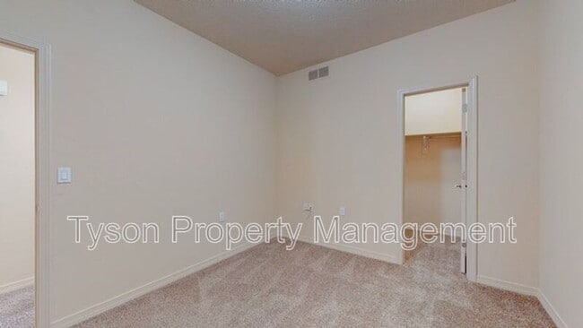 Building Photo - 4401 Beresford Ln NW