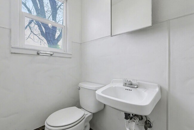 Building Photo - 207 N Santa Fe Ave