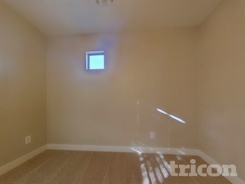 Building Photo - 2645 S 63rd Ln