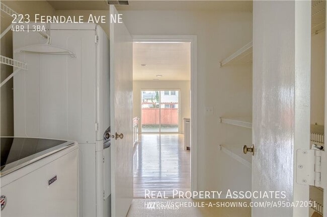 Building Photo - 223 Ferndale Ave NE