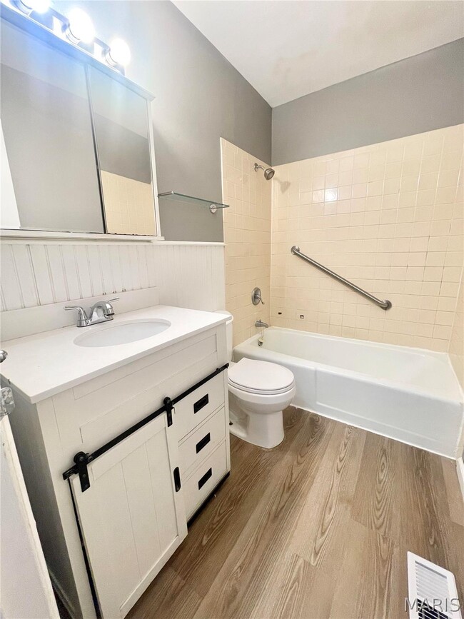 Building Photo - 805 Juniper Dr