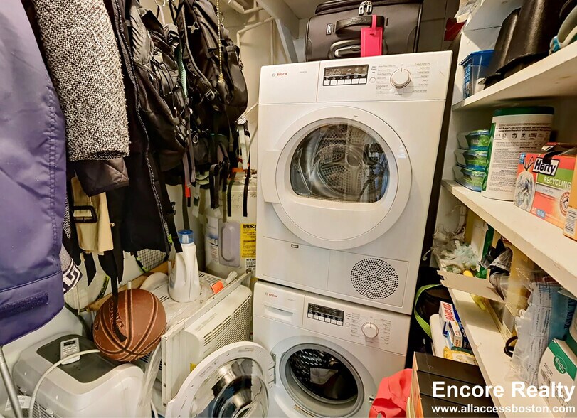 Building Photo - 37 Cooper St