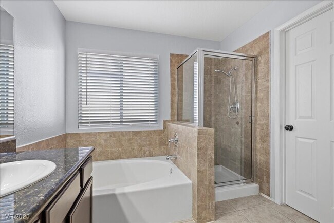 Building Photo - 9300 Valencia Canyon Dr