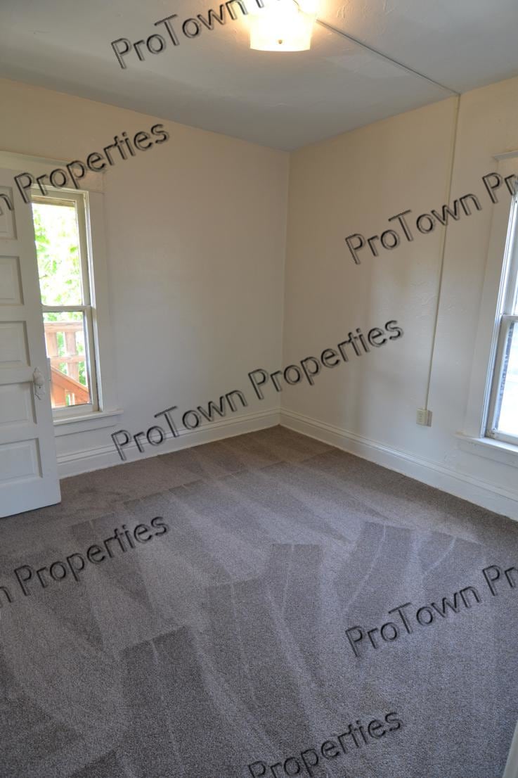 Building Photo - 213 N Hickory St