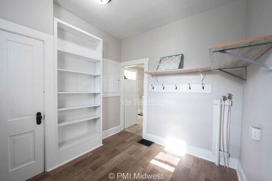 Building Photo - 411 S East St