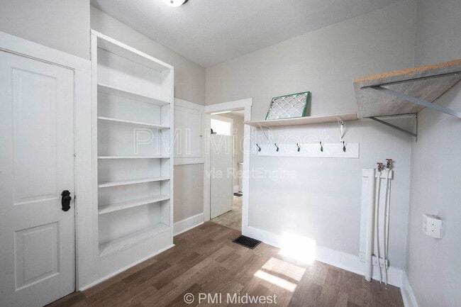 Building Photo - 411 S East St