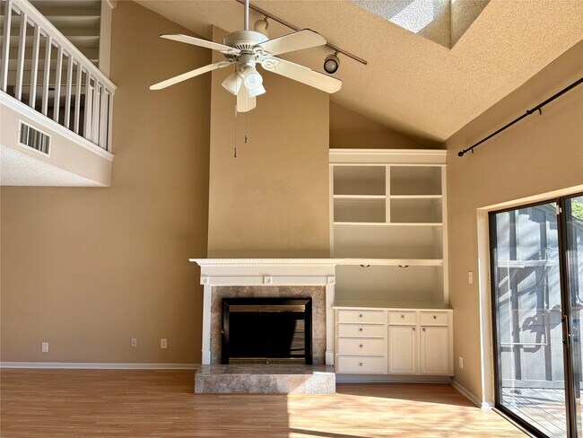 Building Photo - 18210 Bal Harbour Dr