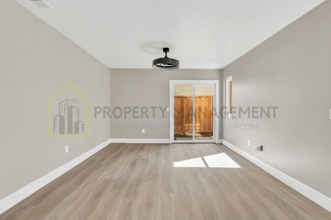 Building Photo - Completely Renovated 4-Bedroom Home with M...