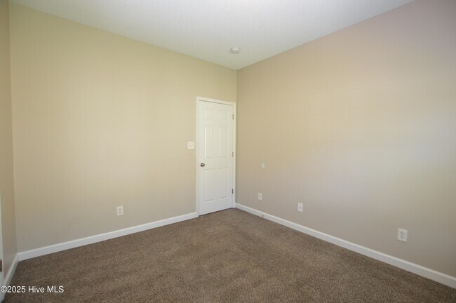 Building Photo - 24 Jasmine Ln