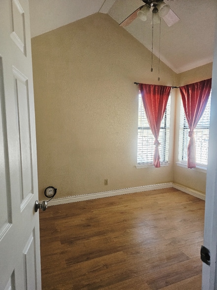 Building Photo - 11148 Loma Escondida Dr