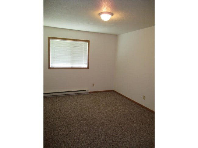 Building Photo - 512 Maple Ln