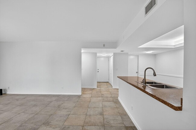 Building Photo - 2255 Lindell Blvd