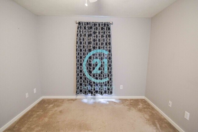 Building Photo - 3 Bed/2 Bath Home in Ashbrooke