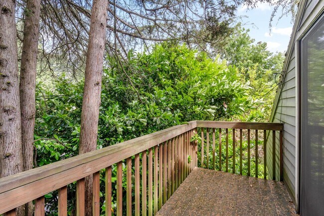 Building Photo - Inviting, remodeled 3-bdr/1.5-bath in Division/Hawthorne duplex—Privacy, A/C, parking, & storage