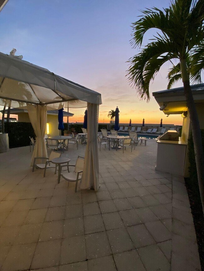 Building Photo - 225 NE 1st St