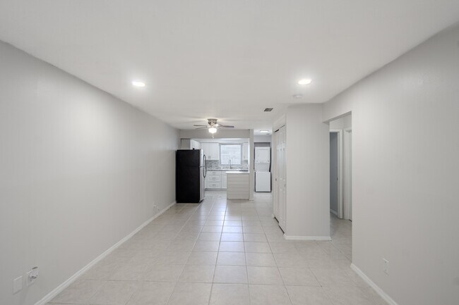 Building Photo - 3860 7th Ave N