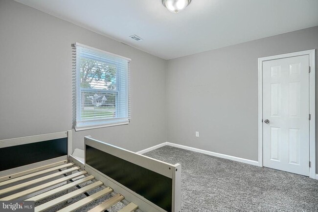 Building Photo - 4722 Raspe Ave